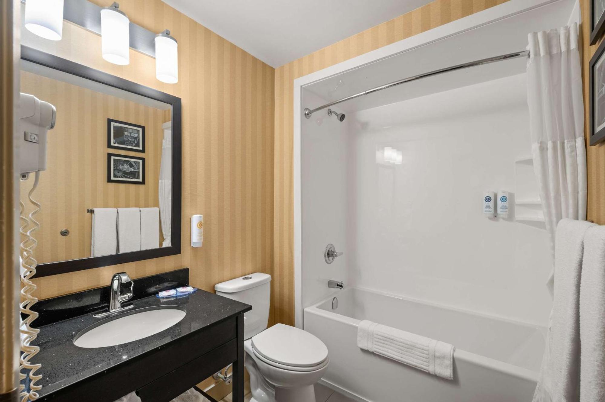 Comfort Inn 3*